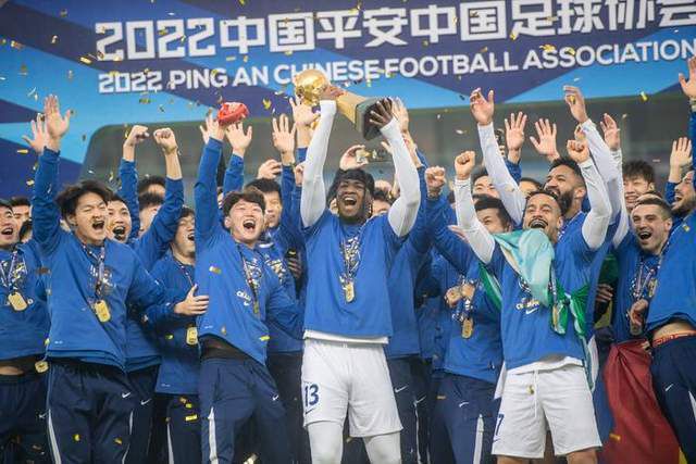 阿森纳近期主场取得了7连胜，本赛季至今13个主场赛事10胜3平保持不败。